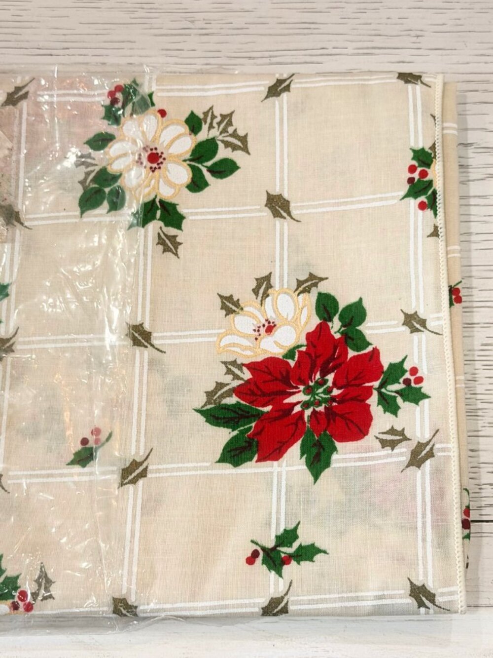 NEW Vintage SunWeave Holiday Glitter Christmas Tablecloth Round 52" Holly Fall